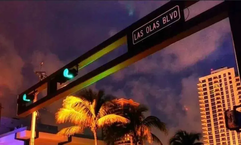 Happy hour and exploring - Drinks & Happy Hour plan with Sabrina in Fort Lauderdale
