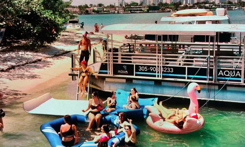 Aqua Party Boat - Boat/ yachting & Cruises plan with Alain in Miami