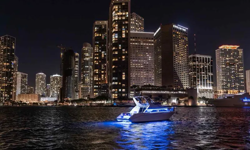 Chill Yacht Plan 🛥️🌃 - Boat/ yachting & Cruises plan with Valerie in Miami